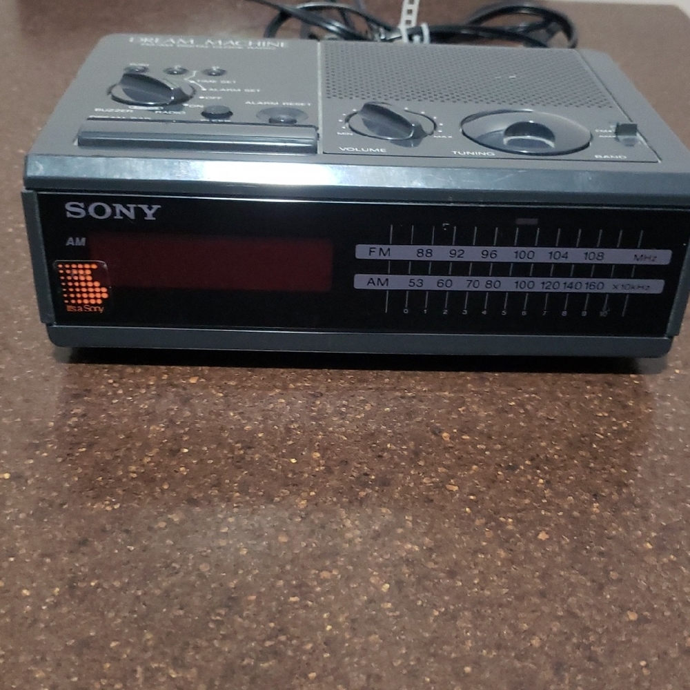 Sony Dream Machine Rare FM AM Digital Clock Radio Model ICF C25W Vintage 1980s